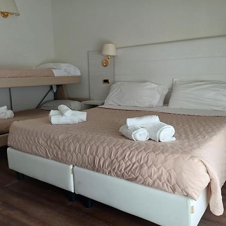 Hotel Imperial Beach Rimini Esterno foto