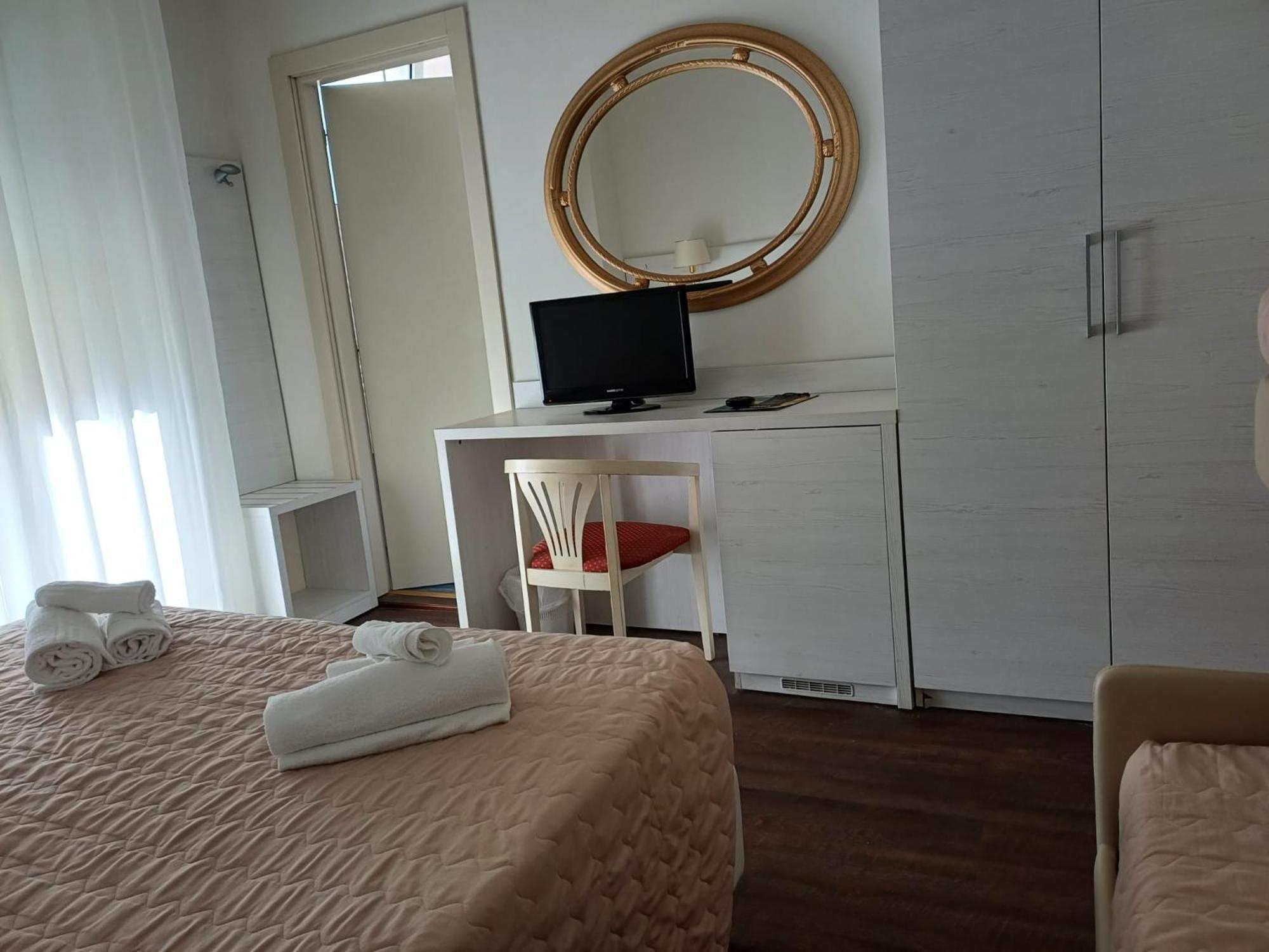 Hotel Imperial Beach Rimini Esterno foto