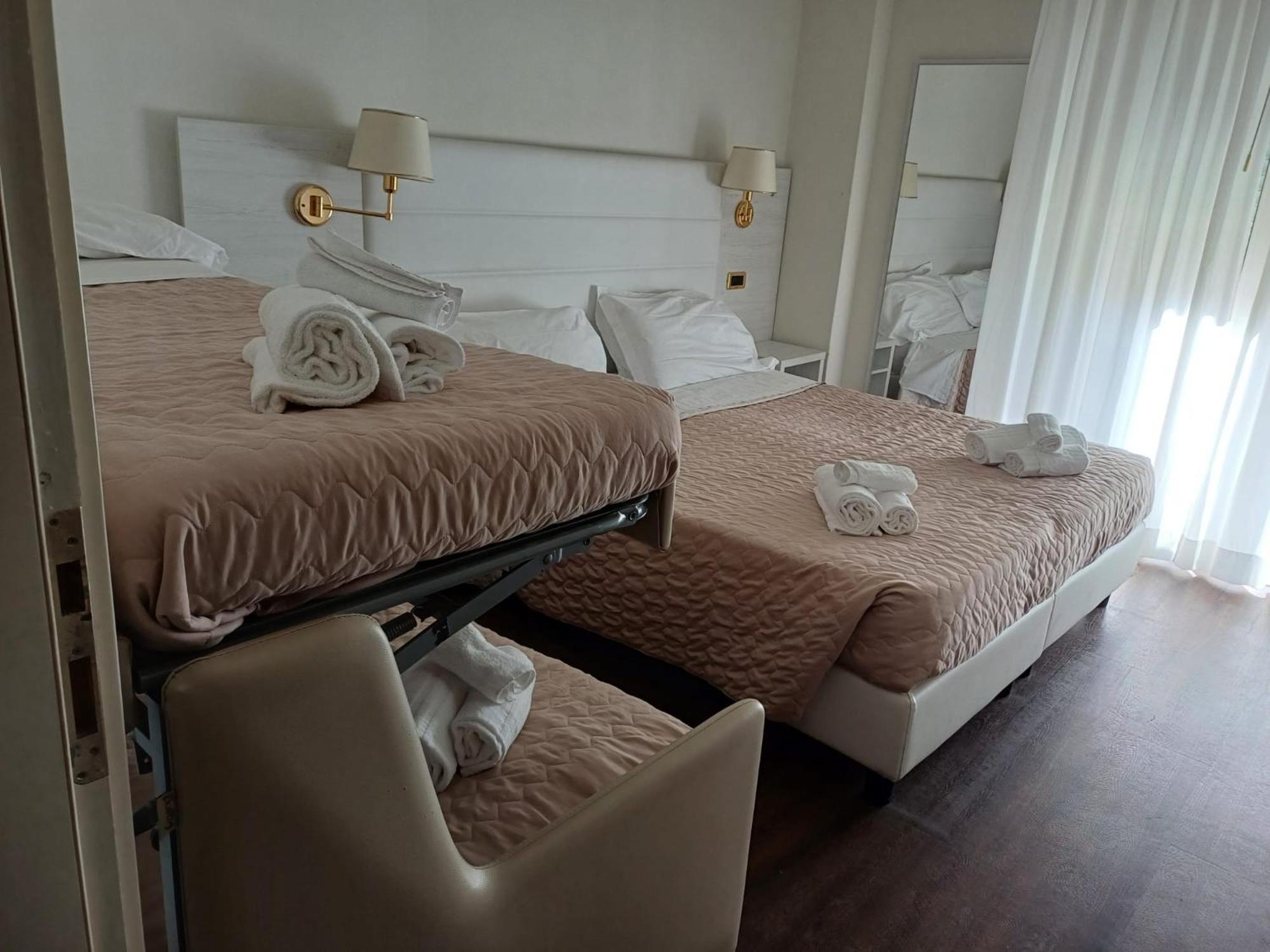 Hotel Imperial Beach Rimini Esterno foto