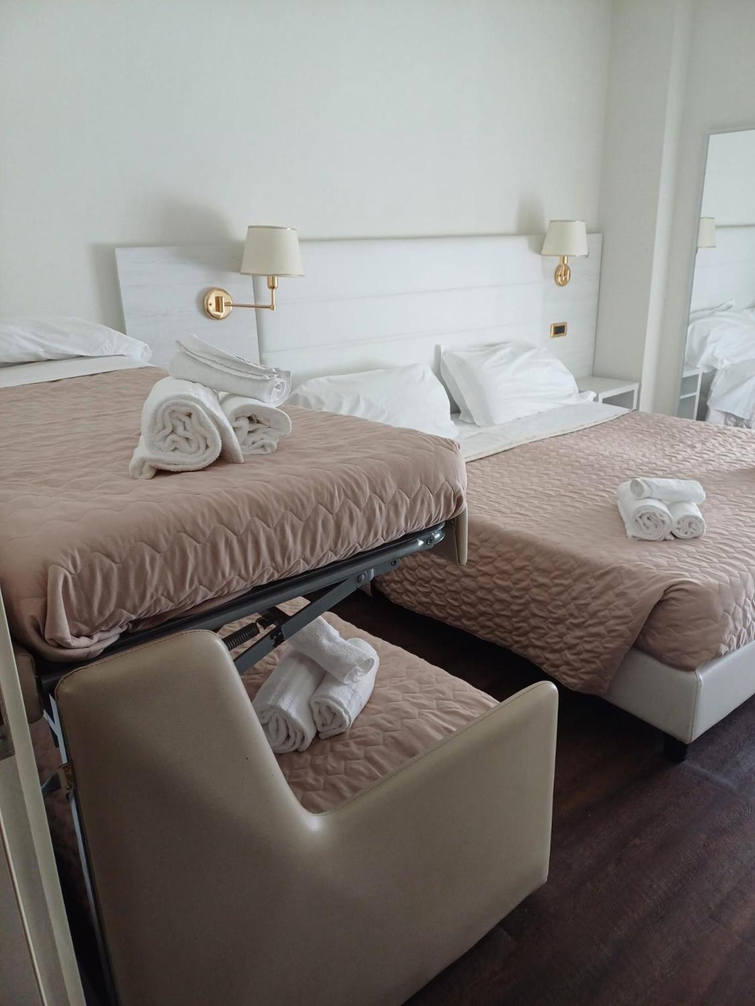 Hotel Imperial Beach Rimini Esterno foto