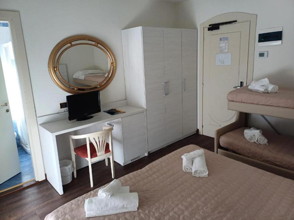 Hotel Imperial Beach Rimini Esterno foto